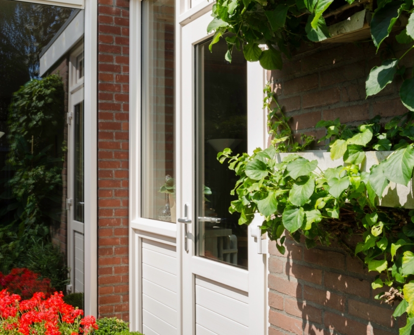Aanblik Wormerveer - Kunststof kozijnen - voordeur en achterdeur Aanblik Wormerveer - Kunststof kozijnen - voordeur en achterdeur